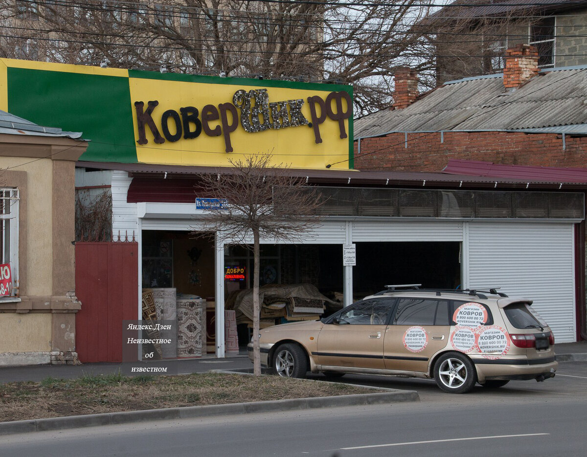 Народная любовь к коврам на юге России: люди до сих пор вешают их на стену. Показываю дом изнутри