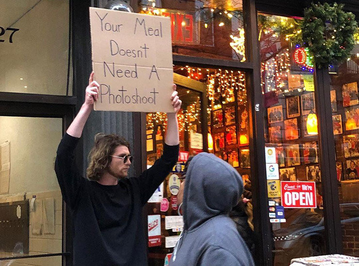 Ваша еда не нуждается в фотосессии 
