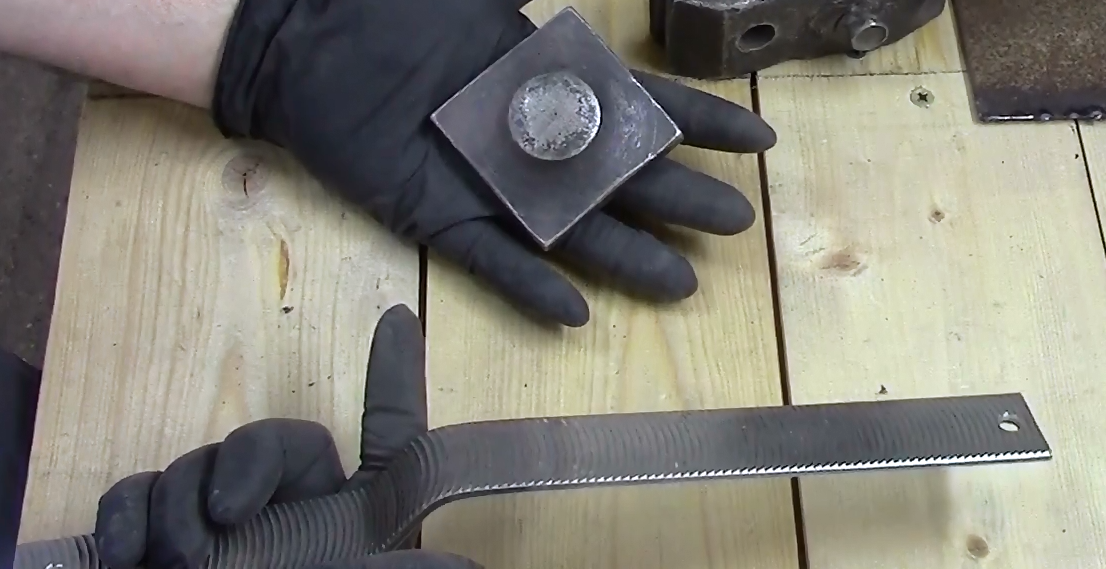 Рихтовочный напильник и подложка.