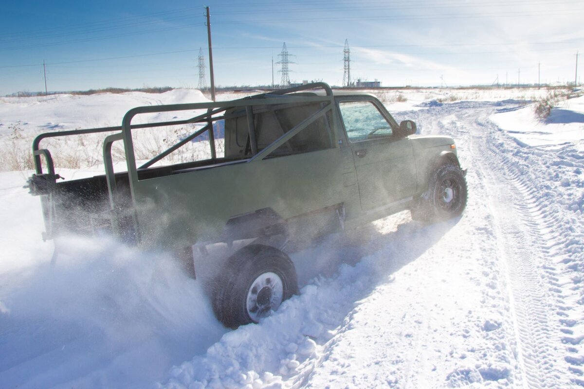 Тест на заснеженной пашне военного внедорожника LADA 4x4