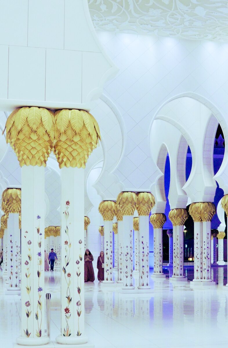 Внутри мечети