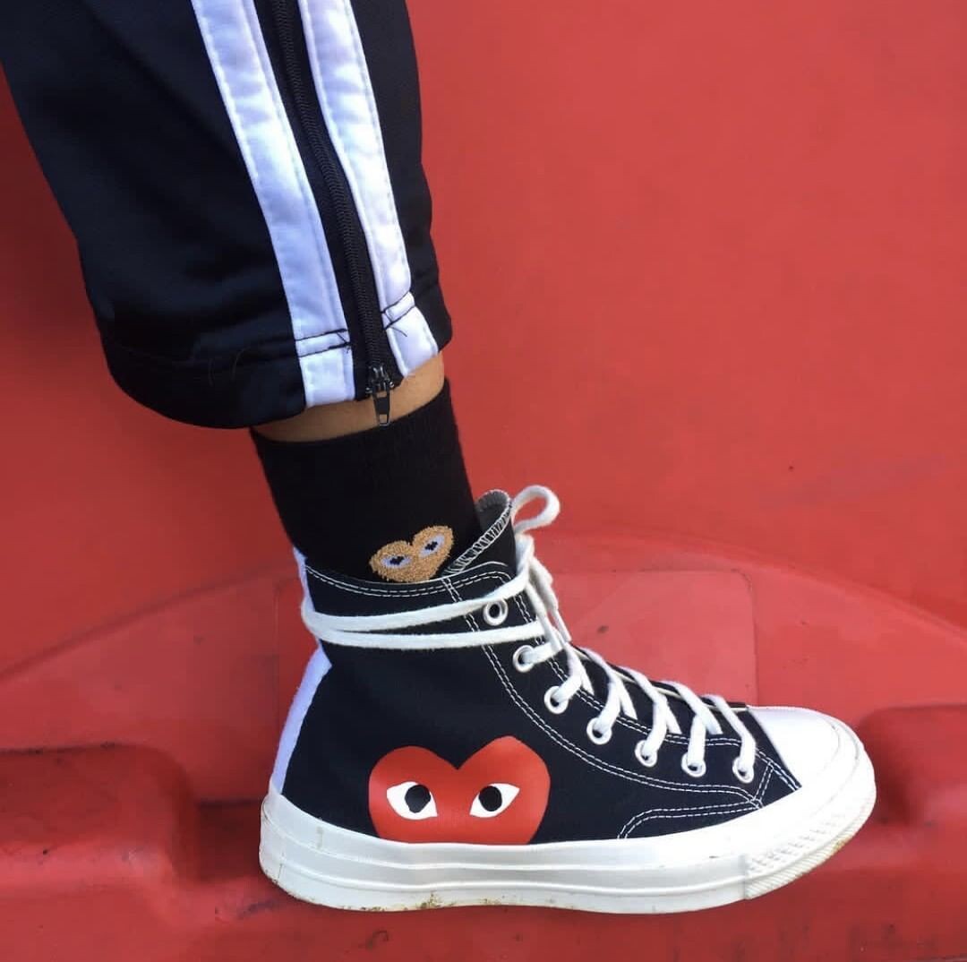 1. Известная многими пара Converse x CDG. Если вам нравится силуэт обычных Chuck Taylor то почему бы не приобрести улучшенную модель, выглядит стильнее и цена не сильно отличается. Так же есть множество разных расцветок как высоких так и низких, каждый найдет свой вариант.