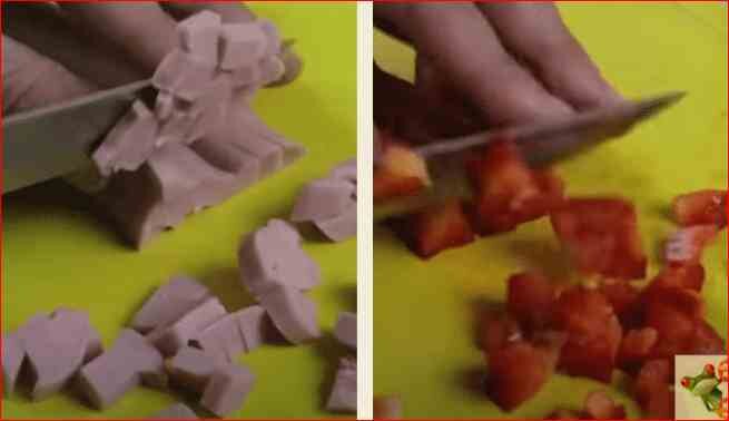 Сосиски и сладкий перец кубиками