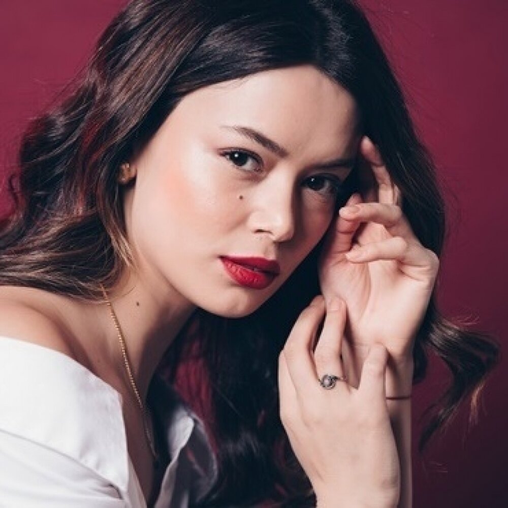 Турецкая актриса Серай Кая / Seray Kaya. Фото из Instagram