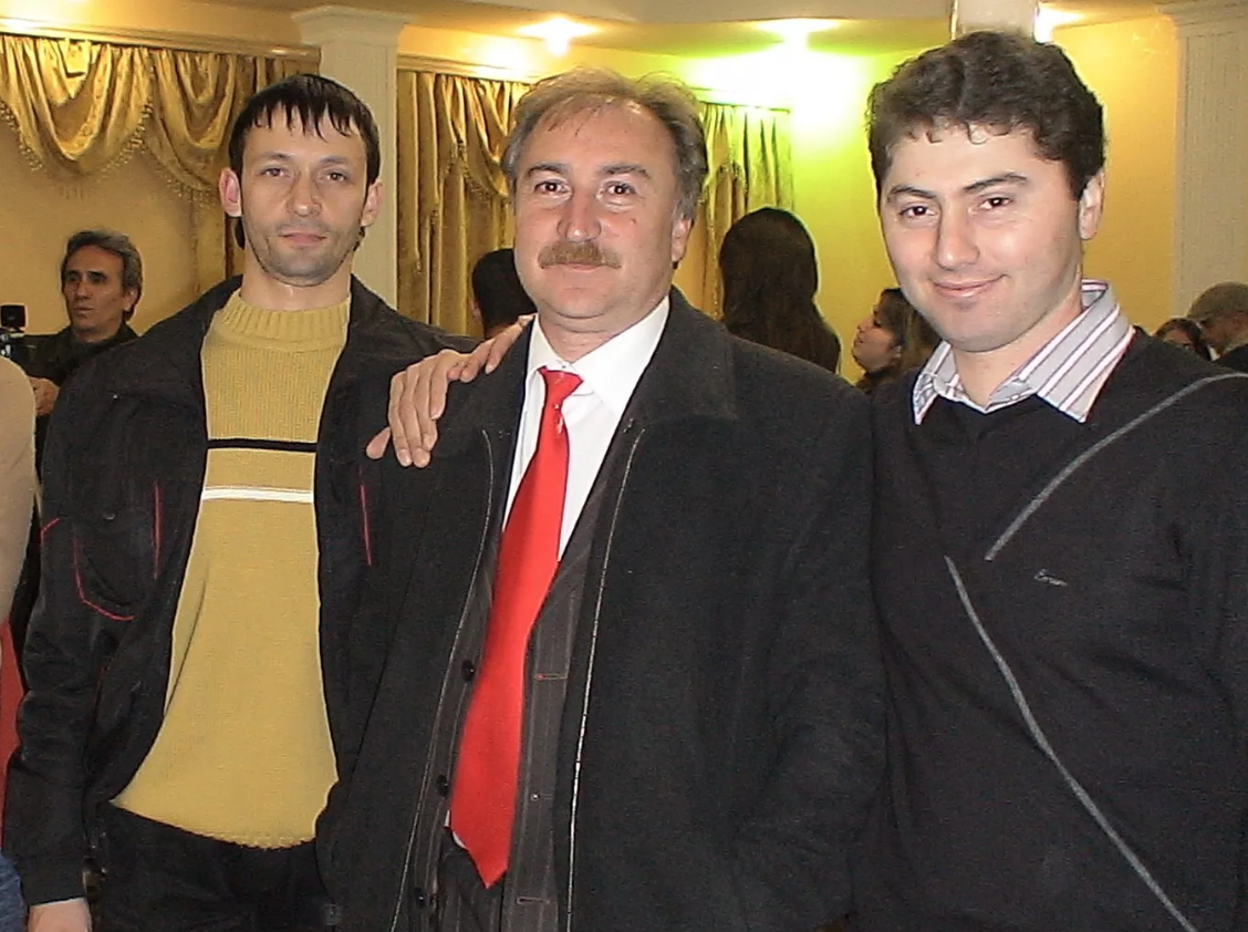 Анзор Егожев (в центре). Фото fond-adygi.ru