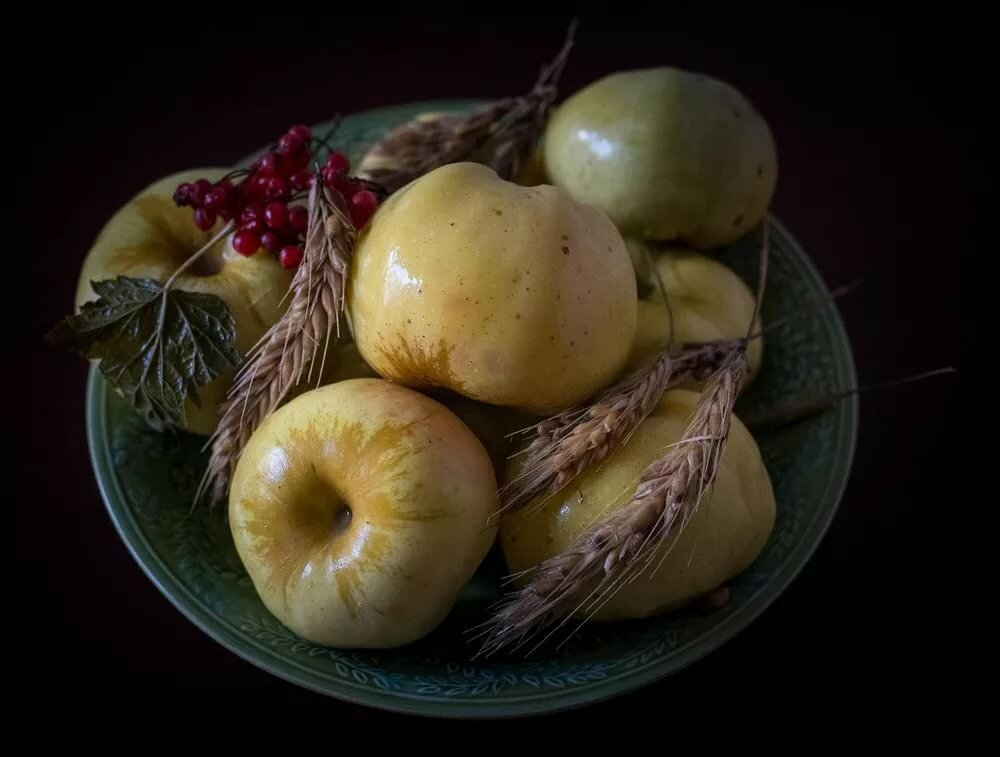 Яблоня Антоновка моченые. Квашенные яблоки. Моченые яблоки в кадке. Яблоки квашеные и моченые.