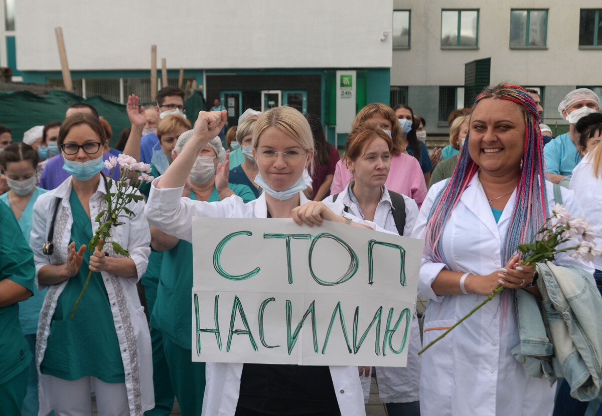 Акция медицинских сотрудников в поддержку задержанных и пострадавших участников протестов в Минске. Фото: EPA/ ТАСС