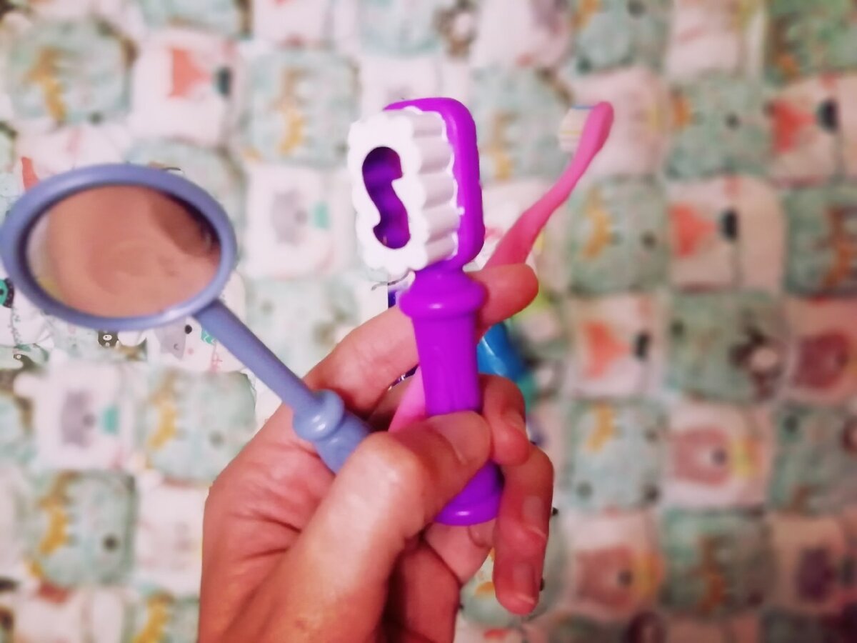 Нужно ли чистить зубы младенцу. И что понадобится для процедуры | Дети ...