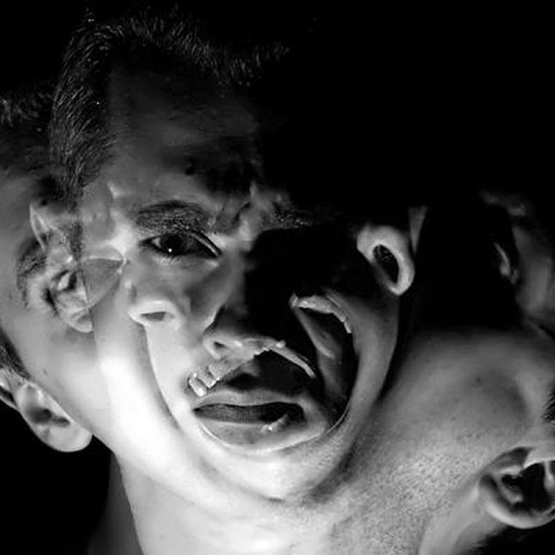 Начальные симптомы шизофрении. Галлюцинации картинки у пенсионеров. Шизофрения симптомы у мужчин. Фотографии раздвоение личности. Мужская шизофрения.