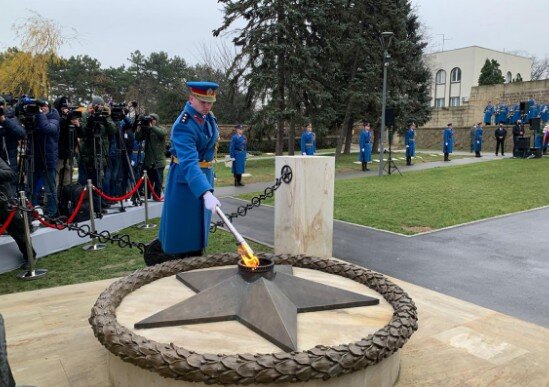Минобороны России доставило в Белград частицу Вечного огня - Фото: MIL.RU