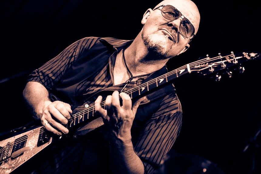 Гитарист Wishbone Ash Энди Пауэлл - единственный участник классического состава группы. Фото Яндекс. Картинки