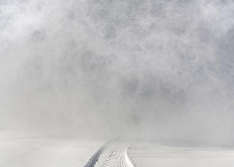 Снегоходная дорога. Фото: Елена Аносова.
