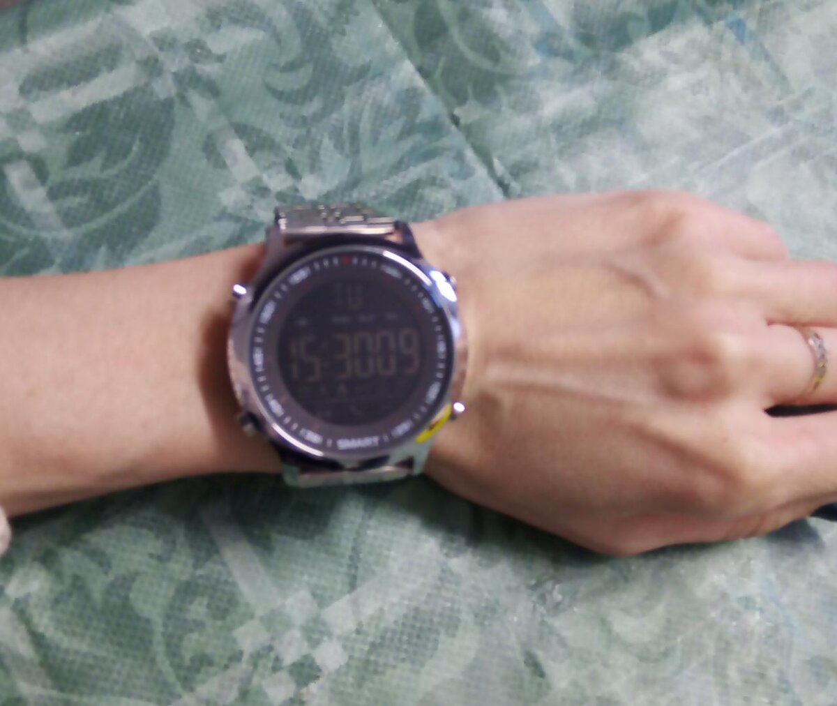 Часы на руке. Фото автора.