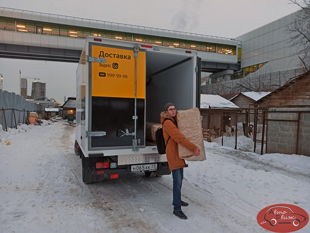 Сколько зарабатывает водитель грузового такси в Москве? Поработал один день  в Яндекс-доставке на новом УАЗе | АвтоДвиж | Дзен