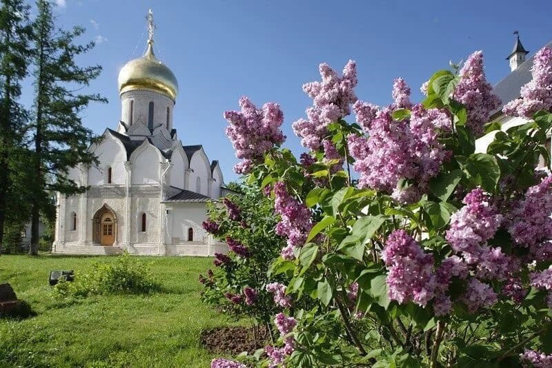 Храм и цветы картинки
