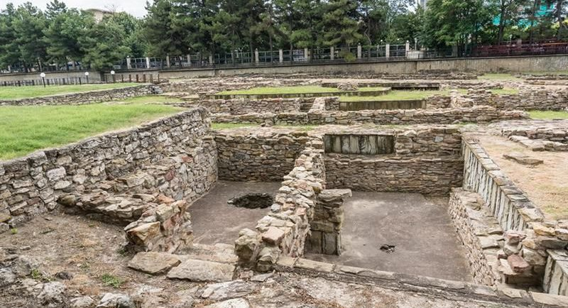 Краткое описание
Анапа — это небольшой, но очень известный город на юго-западном берегу Краснодарского края. Его население составляет примерно 95 тыс.-8