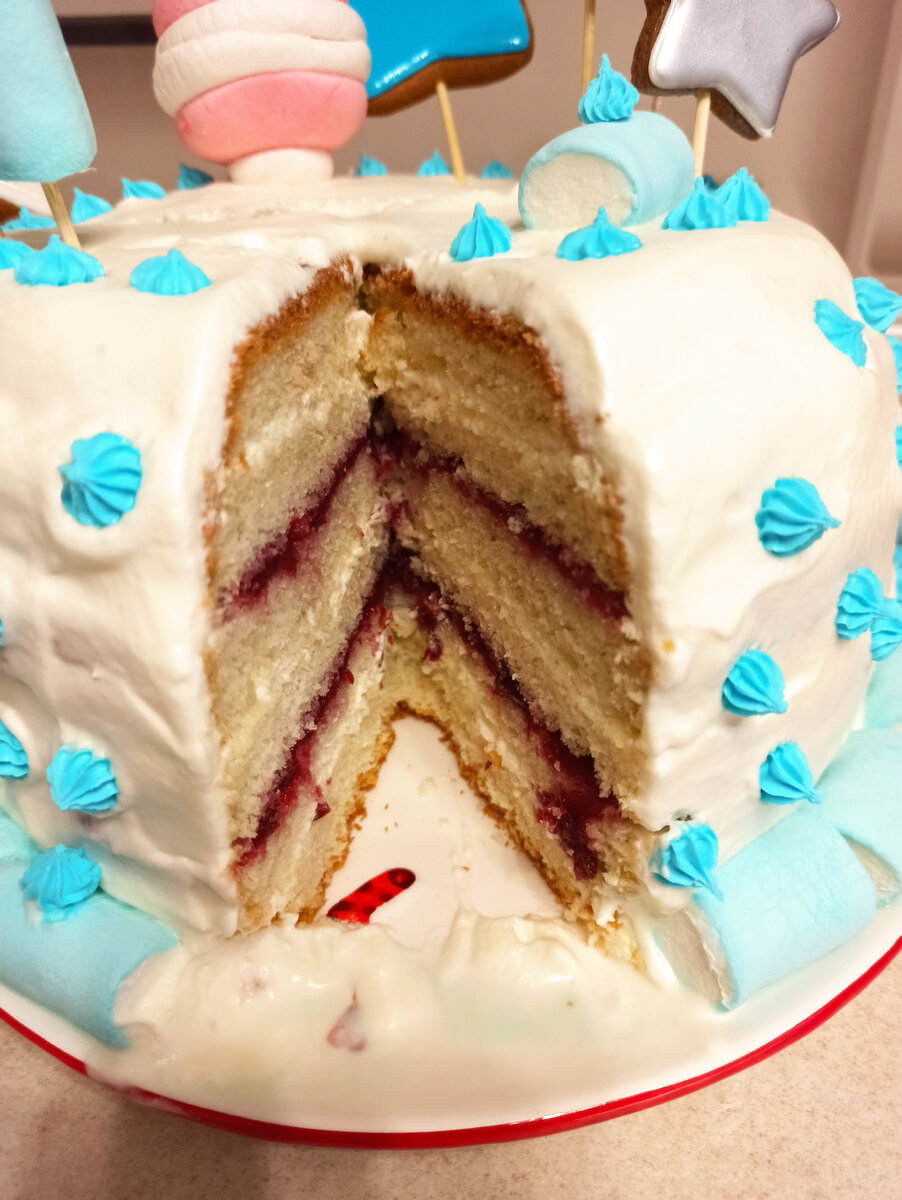 Довольно ровно выглядят коржи