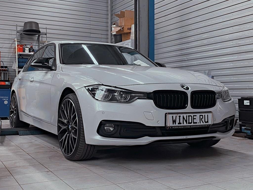 

На фото BMW F30 320d, идеальный городской автомобиль, но как и любой другой современный дизель, программно «задушен» с запасом под строгие эко ограничения, решение:
⠀