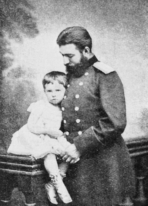 Лида Воронова с отцом.