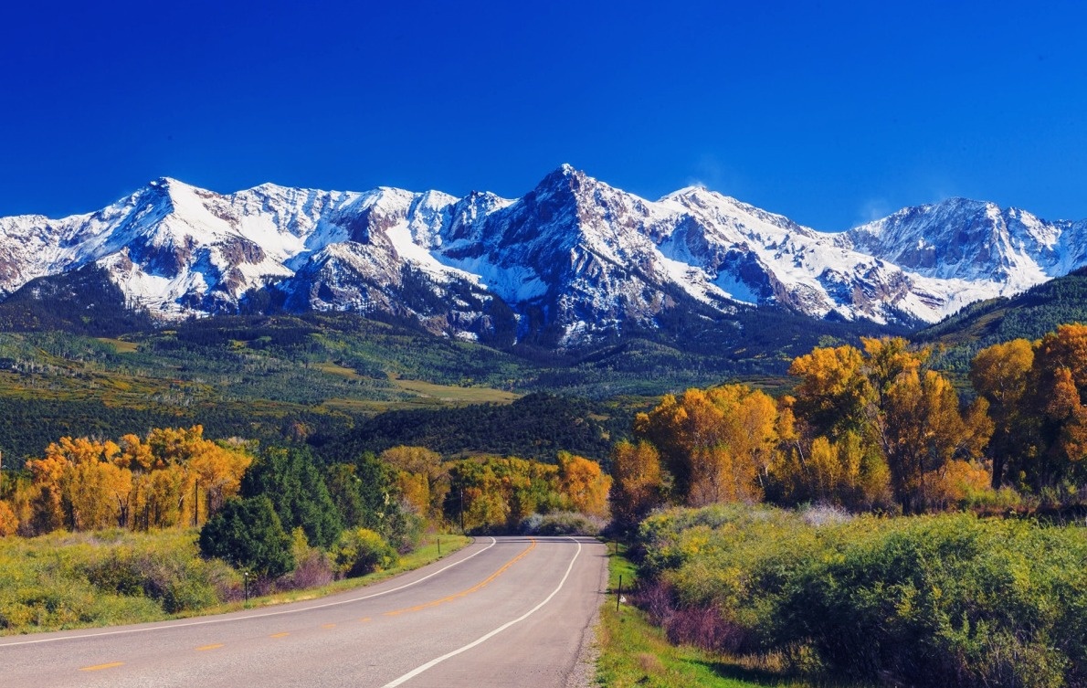 Остановитесь и полюбуйтесь осенними красками на осинах в национальном парке Роки-Маунтин