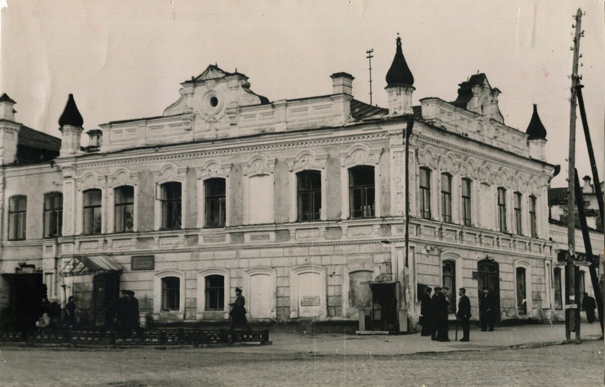 Дом купца Уткина Нижний Тагил. Улица Александровская Нижний Тагил. Купец Уткин Нижний Тагил. Александровск, ул. Ленина, 10.