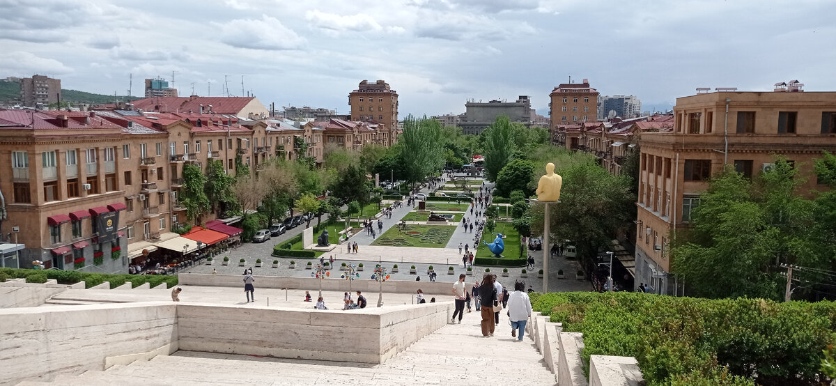 Одна из достопримечательностей города Еревана - Каскад