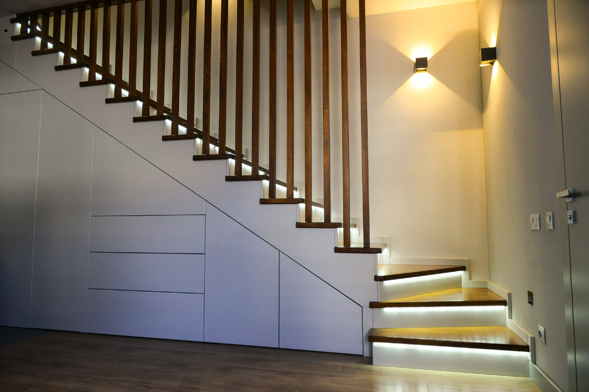 Подсветка деревянной лестницы - 63 фото