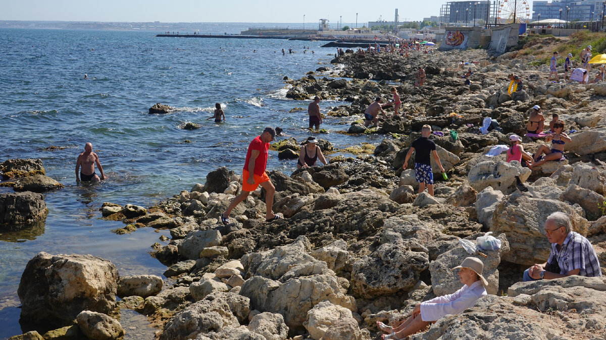 Дикий пляж у парка Победы