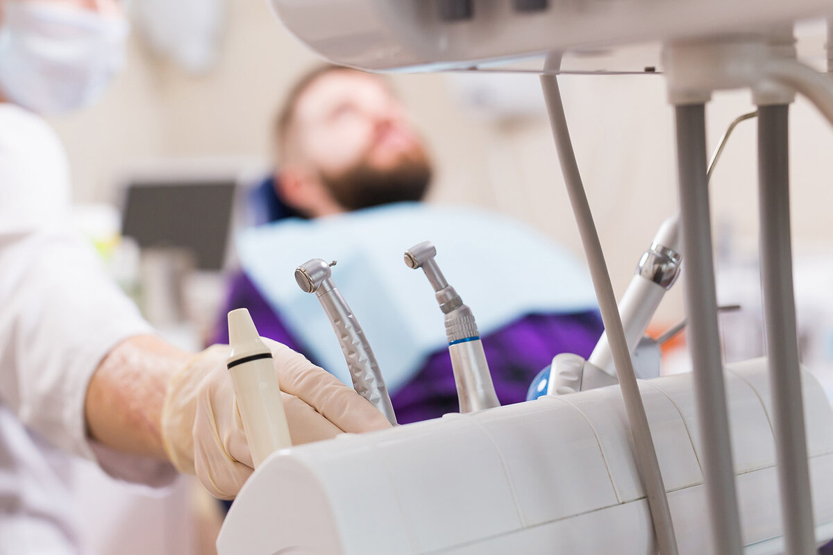 На стоимость лечения влияет стоимость и качество применяемых инструментов.