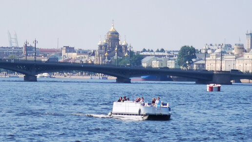 На воду Петербурга можно смотреть бесконечно