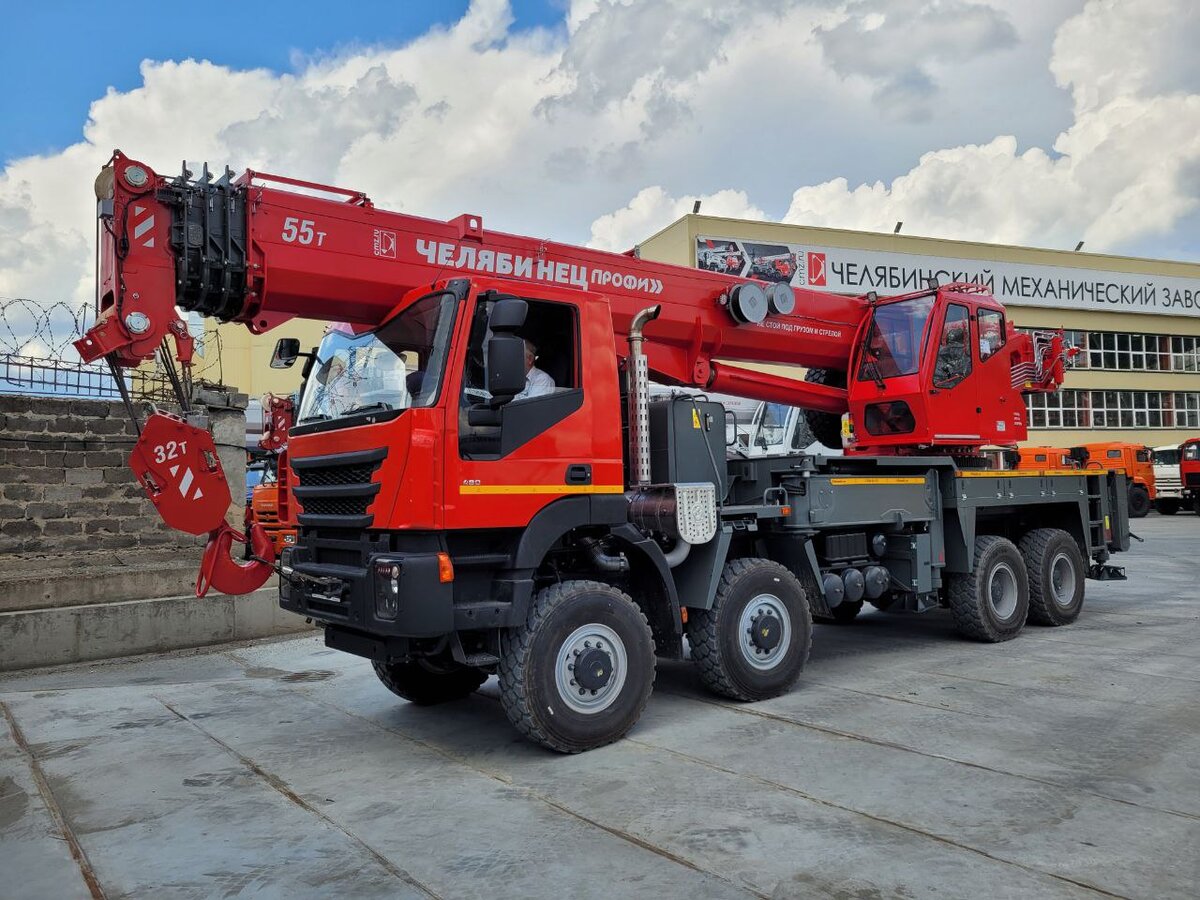 Китайско-миасский грузовик с челябинским краном. Что это такое ...