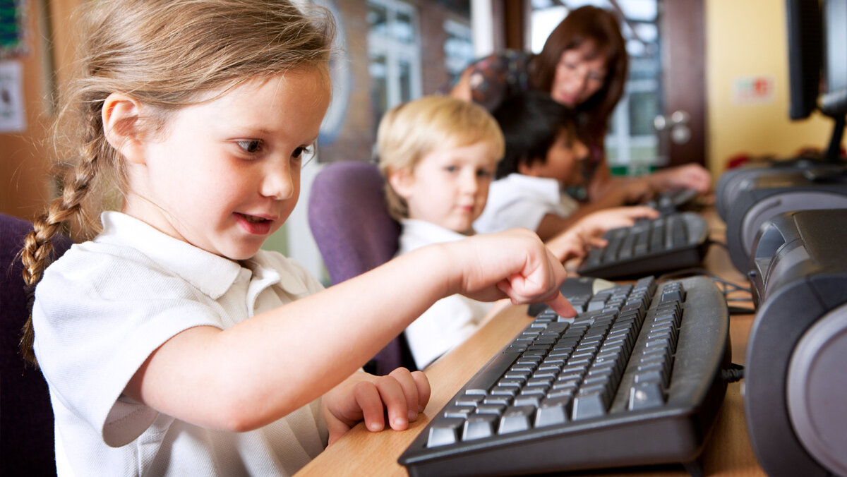 Дети пробуют писать ВПР на компьютере