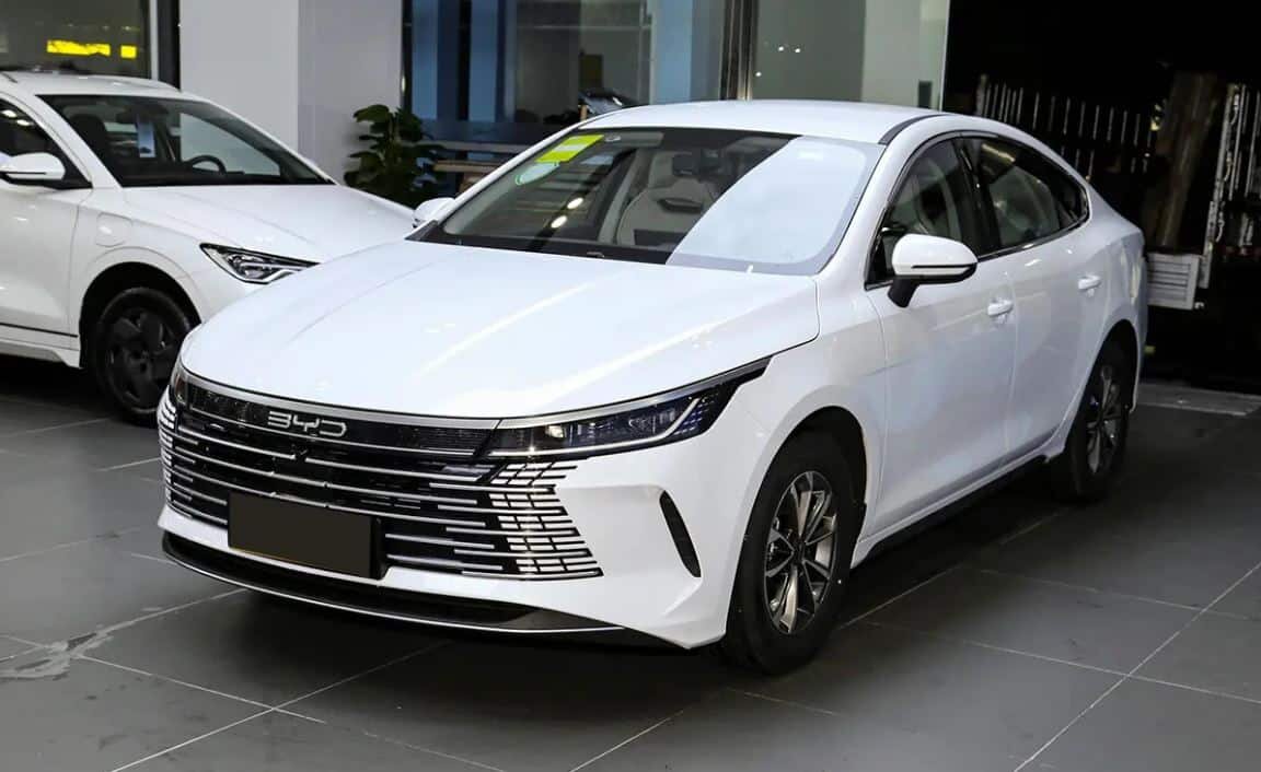    BYD выпустила недорогой гибрид Destroyer 05 CE с запасом хода 1200 км и расходом 4,6 литра