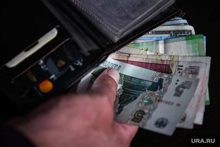    Клиентам приходится платить деньги за услуги, которые они не получали