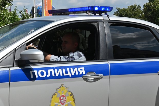 Россиянка нещадно нанесла удар по лицу своей дочери в лифте и случай запечатлен на видео