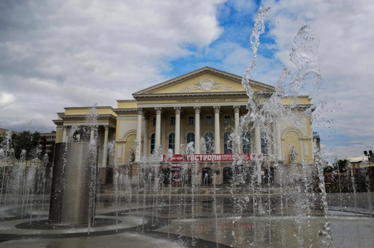    В Тюмени на площади 400-летия 22 августа развернут 100-метровый триколор