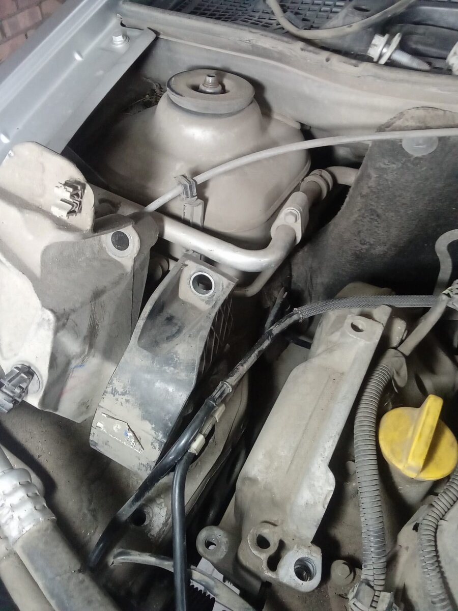 Lada Largus ремонт генератора (как снять генератор) 16-ти клапанный K4M ...