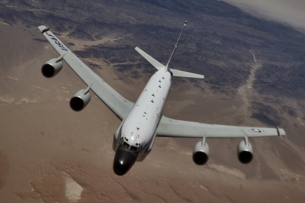    Недалеко от Петербурга в воздухе заметили самолёт-разведчик