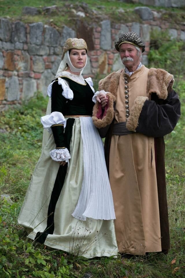 Выкройка Burda 7468-Средневековые платье и чепец