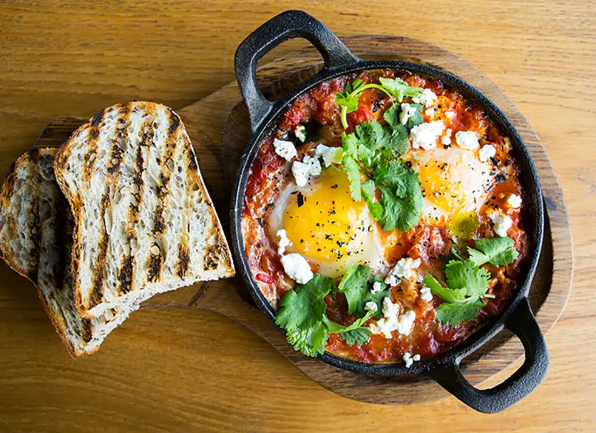 яичница шакшука. еврейский завтрак шакшука. зеленая шакшука. шакшука национальное. шакшука в турции.