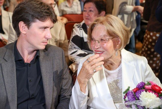    Главный режиссер Государственного академического театра имени Евгения Вахтангова Анатолий Шульев и актриса Людмила Максакова