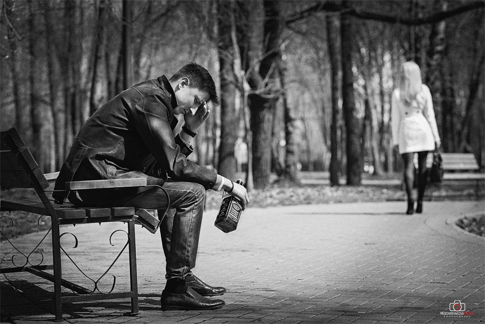 Почему мы расстались. Цитаты на черном фоне о любви расставание. Бросали меня девушка картинки. Не бросал и не расстались. Уходит от парня.