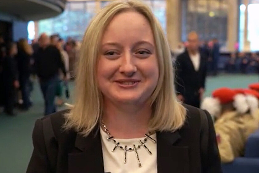 Учитель спасла. Учительница опекает мальчика. Учитель спас ученика. Учителя 24 школы кострома. Учитель спасла.