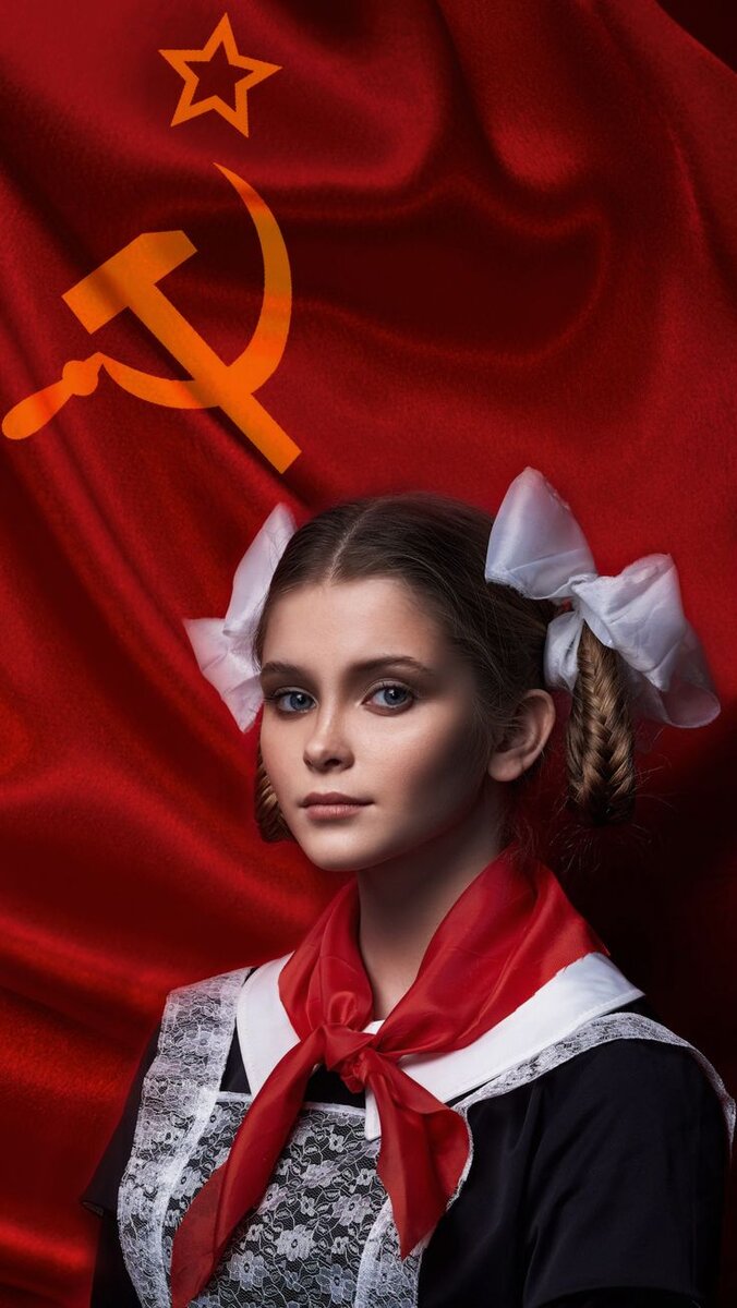 На фото не я. Бантики, накрахмаленный фартук, форма- всё, как в моём замечательном детстве