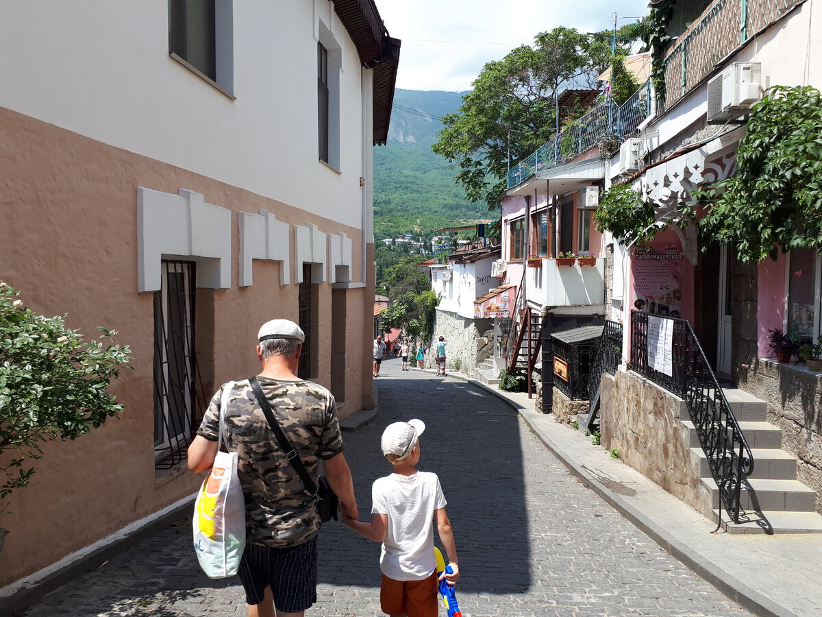 Гурзуф. Дорожка к морю.