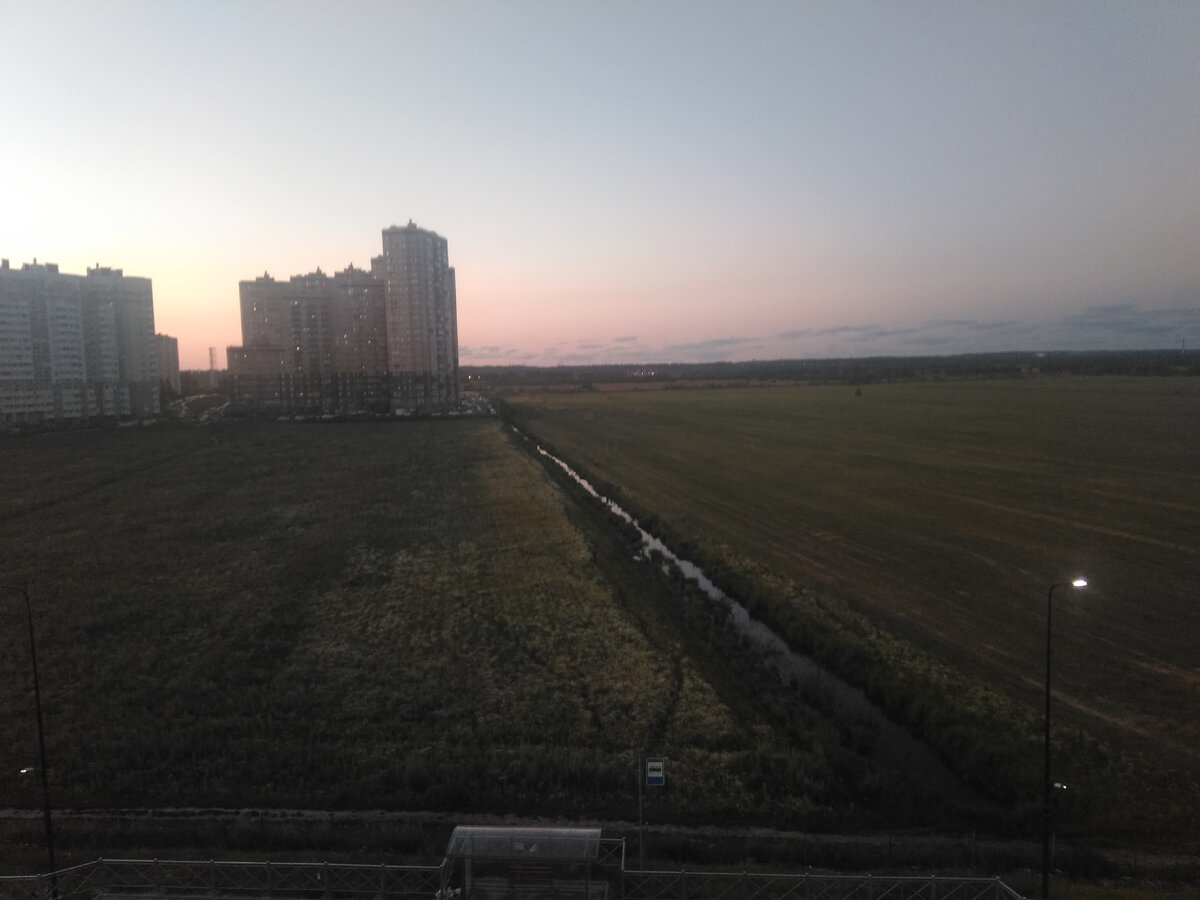 Найдётся время и пофоткать закаты с балкона. Личное фото