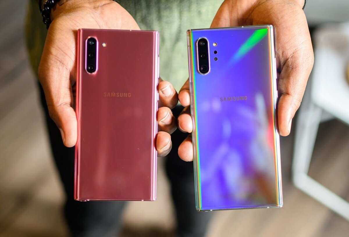 Note 10 слева и Note 10+ справа. Источник: digitaltrends.com