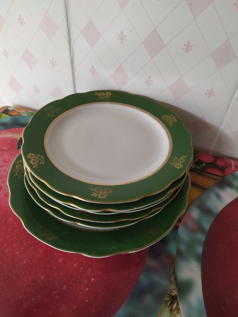 Тарелки столовые