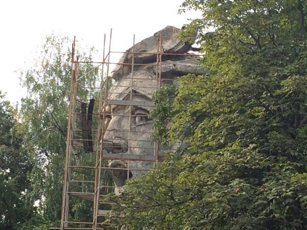 На улице Вучетича в Москве