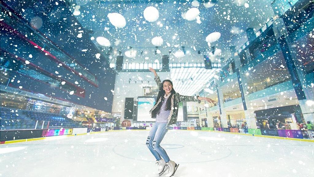 Катка про. Ice Rink Dubai. Ледовый каток Ice Rink Dubai. Skating Rink Dubai Mall. Каток фон.